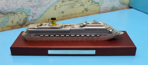 Cruise ship "Costa Magica" Triumph-/Destiny-class (1 p.) IT 2004 in ca. 1:1400